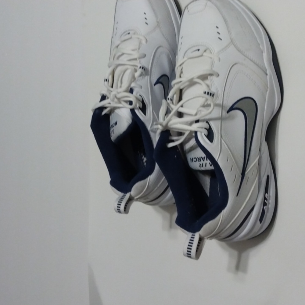 Nike - Picture 2 of 4